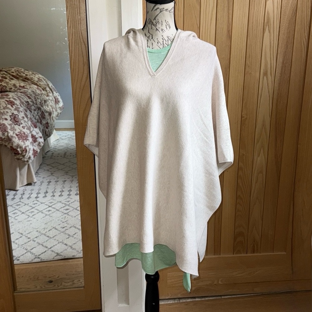 NWOT Zenergy Cotton Cashmere Double Faced Ivory Pullover Poncho by Chicos. S/M